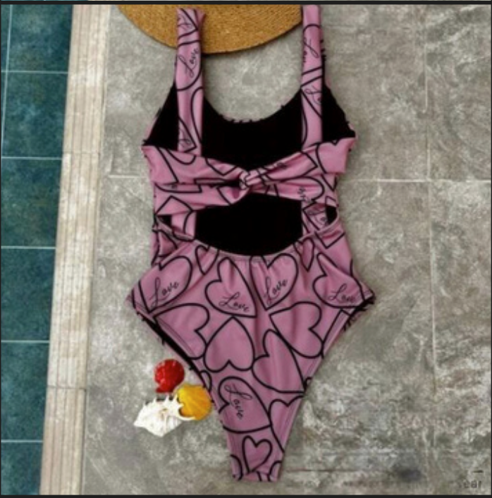 Corazón Rebelde #20 – Traje de Baño Entero Estilo Urbano