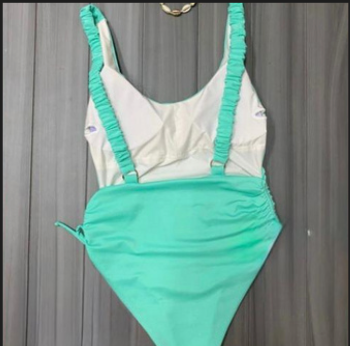 Bahía #41 – Elegancia Turquesa con Detalle Fruncido