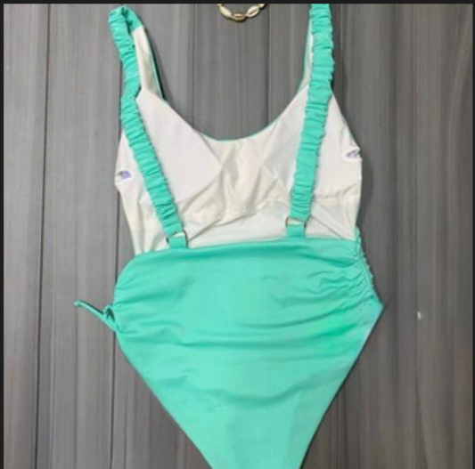 Bahía #41 – Elegancia Turquesa con Detalle Fruncido